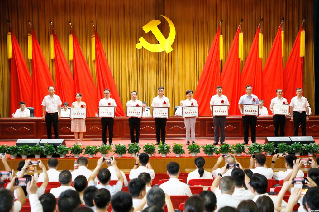 说明: //news.cnrmovie.net/__local/4/9D/E7/00EA820CABEB7E953FF562D3225_34F62317_202C3.jpg